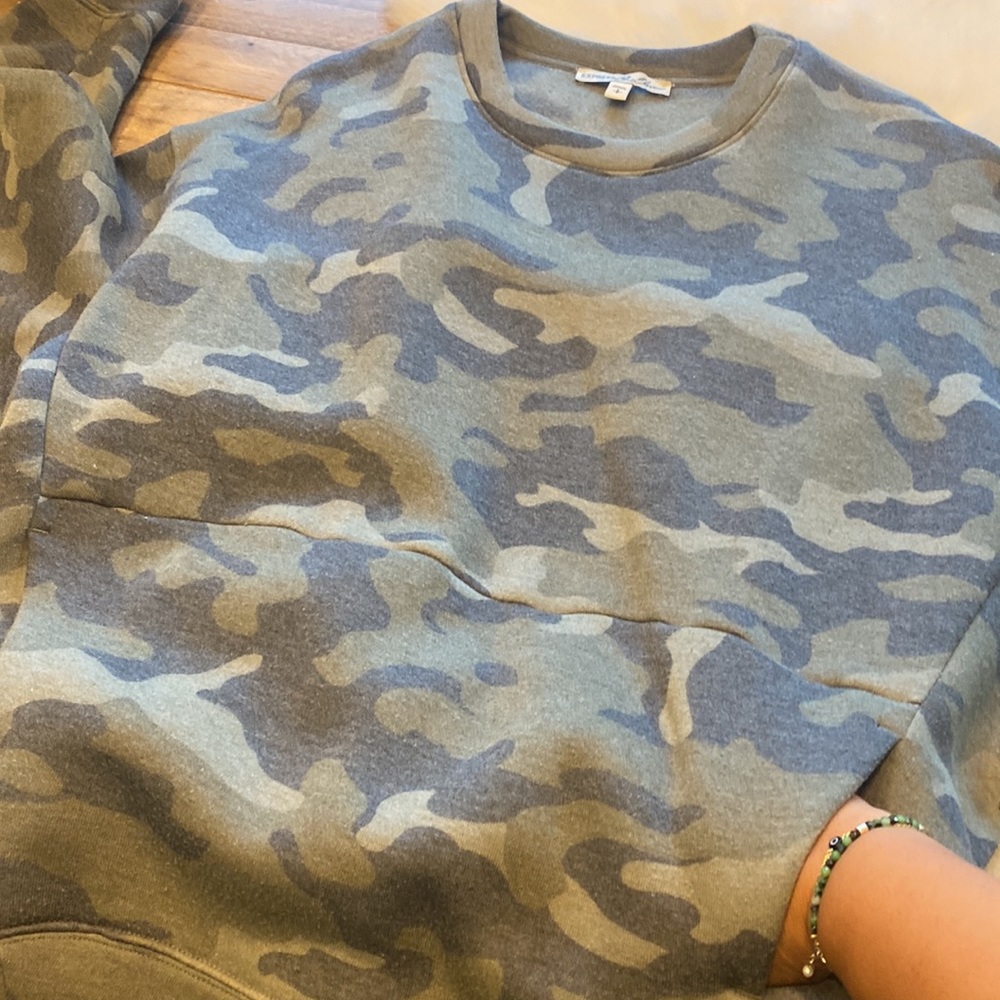 Express One Eleven Women's Faded Camo Crew Neck Front Pocket Sweatshirt - Picture 6 of 9